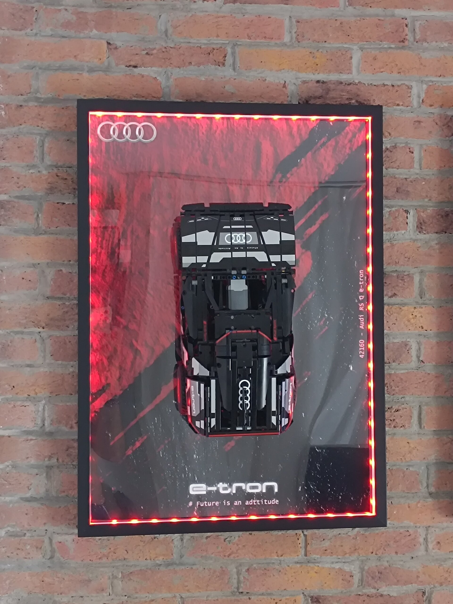 Marco Expositor Lego Technic Audi RS Q E-tron, set 42160 - 2